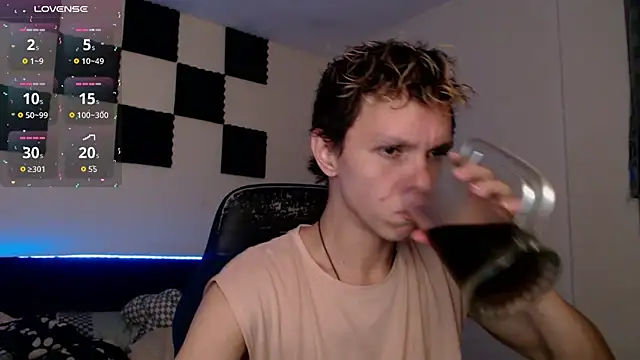 Snapshot of bryamado69 chatting on 10.18.25 bryamado69 online show from 10.18.25