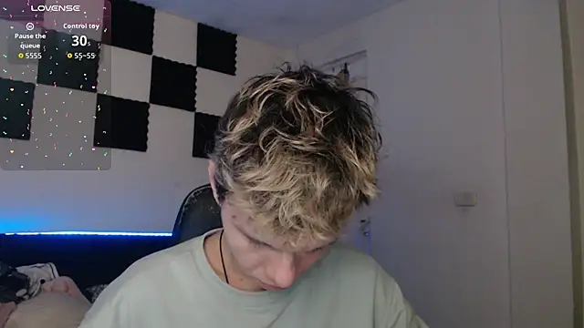 Snapshot of bryamado69 chatting on 10.19.25 bryamado69 online show from 10.19.25