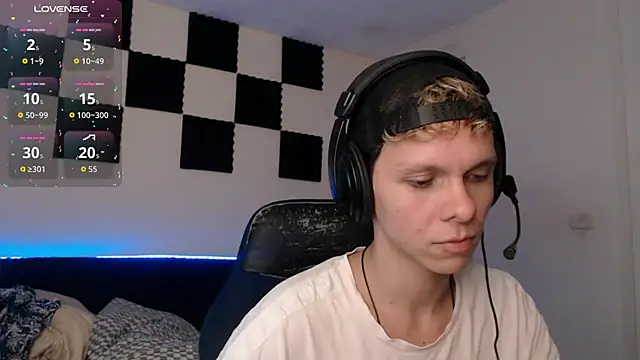 Snapshot of bryamado69 chatting on 10.19.25 bryamado69 online show from 10.19.25