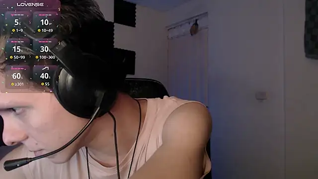 Snapshot of bryamado69 chatting on 10.21.25 bryamado69 online show from 10.21.25