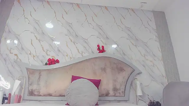 Snapshot of sarita_rouzze chatting on 11.08.25 sarita rouzze online show from 11.08.25