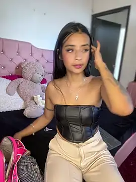 Laura fernandezII online show from 01.08.25