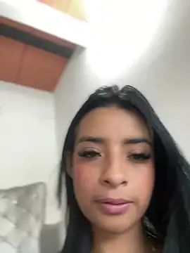 Laura fernandezII online show from 01.18.25