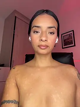 Snapshot of Laura_fernandezII chatting on 02.13.26 Laura fernandezII online show from 02.13.26