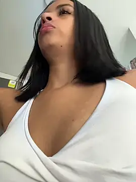 Snapshot of Laura_fernandezII chatting on 02.22.26 Laura fernandezII online show from 02.22.26