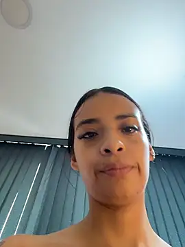 Snapshot of Laura_fernandezII chatting on 02.26.26 Laura fernandezII online show from 02.26.26