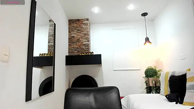 Snapshot of LenaRuiz_ chatting on 02.11.25 LenaRuiz  online show from 02.11.25