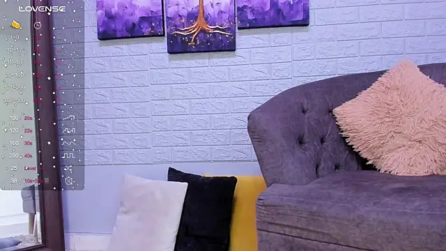 Snapshot of LenaRuiz_ chatting on 03.10.25 LenaRuiz  online show from 03.10.25