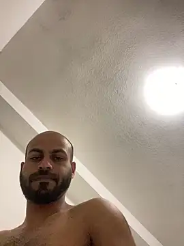 Snapshot of islandvybee55 chatting on 12.17.24 islandvybee55 online show from 12.17.24