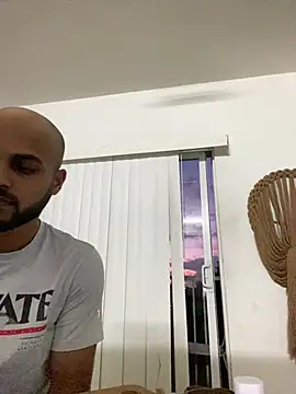 Snapshot of islandvybee55 chatting on 01.18.25 islandvybee55 online show from 01.18.25