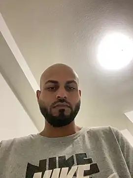 Snapshot of islandvybee55 chatting on 02.14.25 islandvybee55 online show from 02.14.25