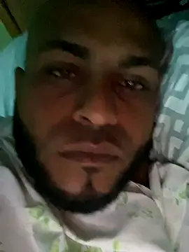 Snapshot of islandvybee55 chatting on 09.28.25 islandvybee55 online show from 09.28.25