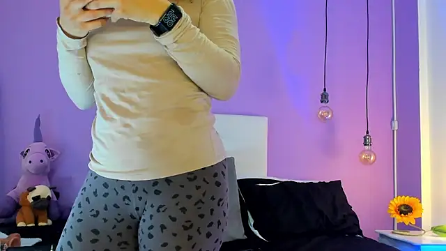 Snapshot of Charlotte11-11 chatting on 10.11.25 Charlotte11-11 online show from 10.11.25