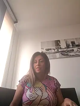 Latiinvenushot online show from 11.23.25