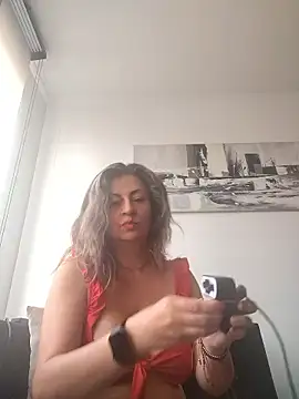 Snapshot of Latiinvenushot chatting on 01.16.26 Latiinvenushot online show from 01.16.26