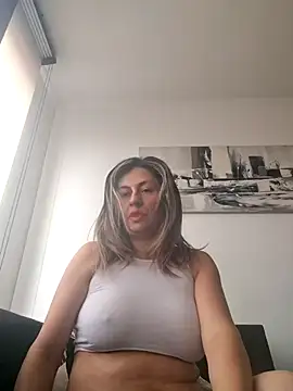 Snapshot of Latiinvenushot chatting on 02.03.26 Latiinvenushot online show from 02.03.26