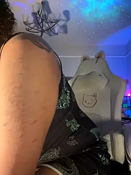 Snapshot of loveluna8 chatting on 09.19.25 loveluna8 online show from 09.19.25