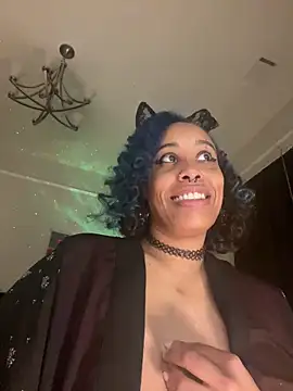 Snapshot of loveluna8 chatting on 10.14.25 loveluna8 online show from 10.14.25