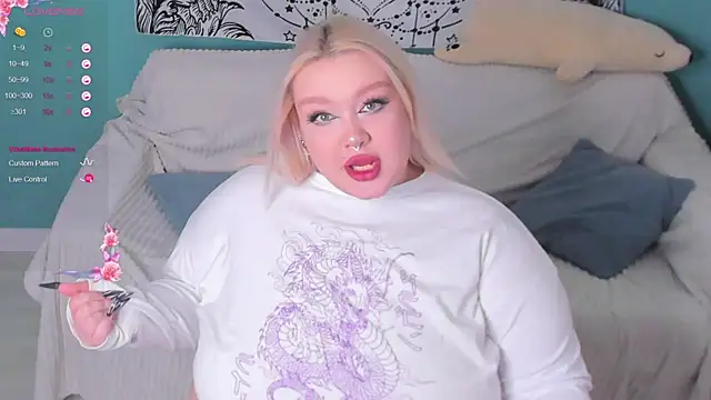 Snapshot of LilyBelll chatting on 12.18.24 LilyBelll online show from 12.18.24