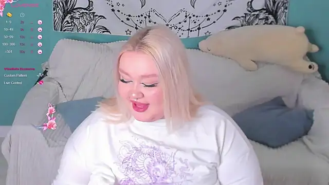 Snapshot of LilyBelll chatting on 12.18.24 LilyBelll online show from 12.18.24