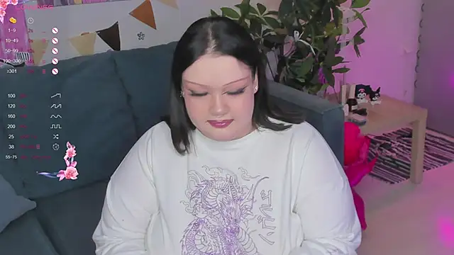 Snapshot of LilyBelll chatting on 09.11.25 LilyBelll online show from 09.11.25