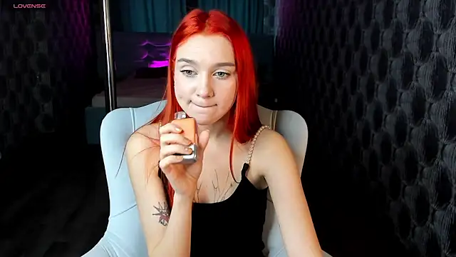 Lesi Moonie01 online show from 12.17.24