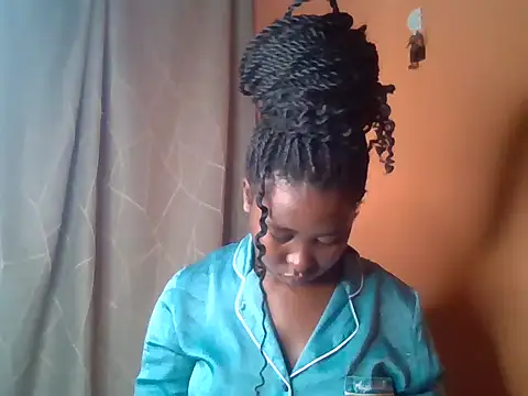 Snapshot of Moonfades chatting on 11.01.25 Moonfades online show from 11.01.25