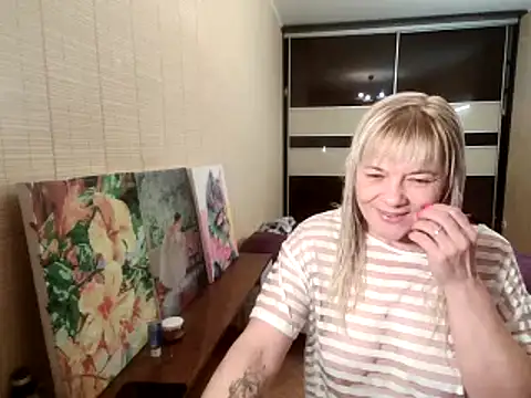 Snapshot of Lia_Laguna77 chatting on 12.18.24 Lia Laguna77 online show from 12.18.24