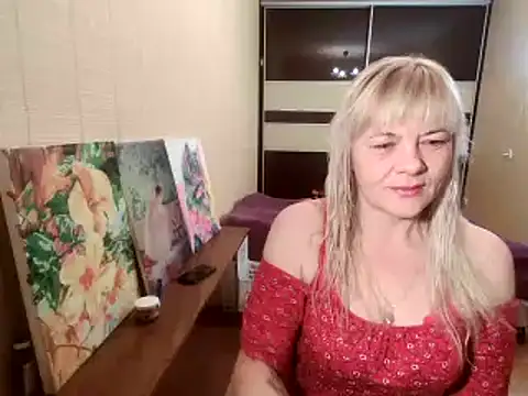Snapshot of Lia_Laguna77 chatting on 12.25.24 Lia Laguna77 online show from 12.25.24