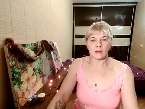 Snapshot of Lia_Laguna77 chatting on 12.30.24 Lia Laguna77 online show from 12.30.24