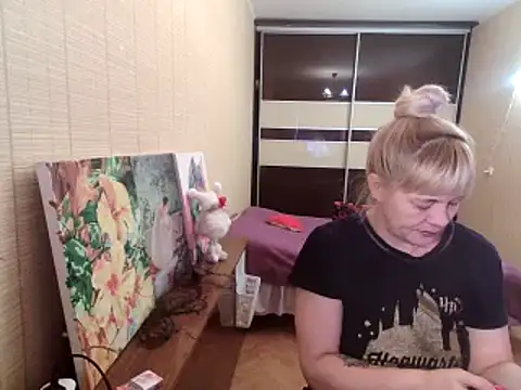 Snapshot of Lia_Laguna77 chatting on 02.19.25 Lia Laguna77 online show from 02.19.25