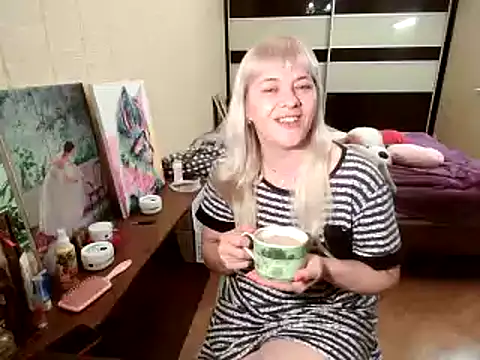 Snapshot of Lia_Laguna77 chatting on 09.12.25 Lia Laguna77 online show from 09.12.25