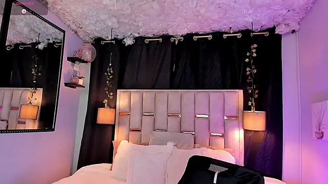 Snapshot of Nathan_Smith_ chatting on 10.10.25 Nathan Smith  online show from 10.10.25