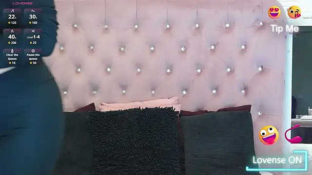 Snapshot of KikiSweet08 chatting on 09.23.25 KikiSweet08 online show from 09.23.25