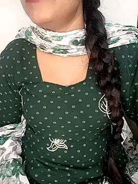 Snapshot of Lovely_mam444 chatting on 12.17.24 Lovely mam444 online show from 12.17.24