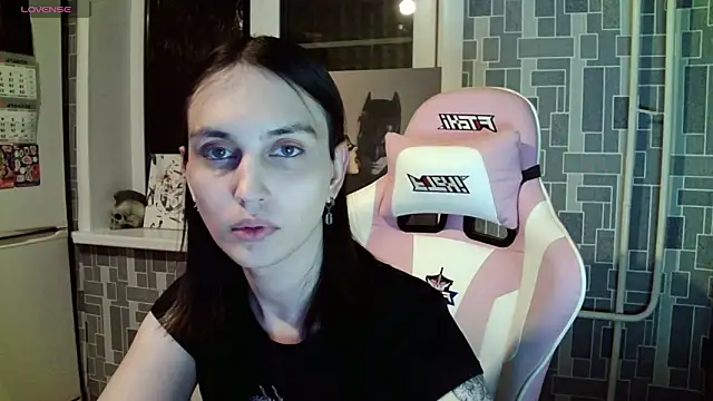 Snapshot of BlackHe4rts_ chatting on 12.14.24 BlackHe4rts  online show from 12.14.24