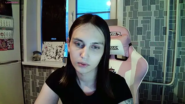 Snapshot of BlackHe4rts_ chatting on 12.15.24 BlackHe4rts  online show from 12.15.24