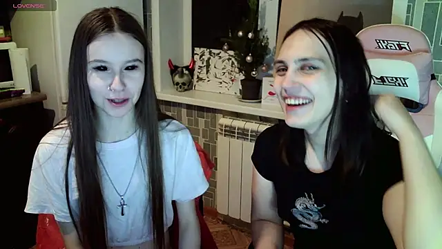 Snapshot of BlackHe4rts_ chatting on 01.18.25 BlackHe4rts  online show from 01.18.25