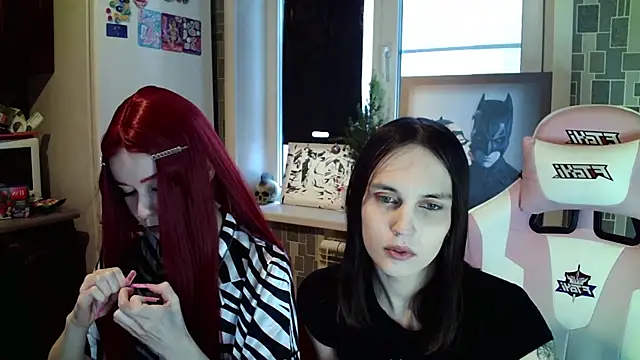 Snapshot of BlackHe4rts_ chatting on 02.13.25 BlackHe4rts  online show from 02.13.25