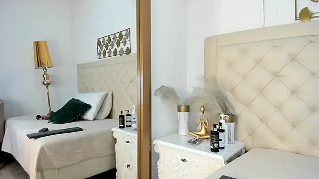  chloe adams online show from 02.26.25