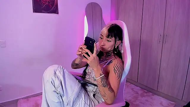 HollyHudsonn online show from 03.14.25