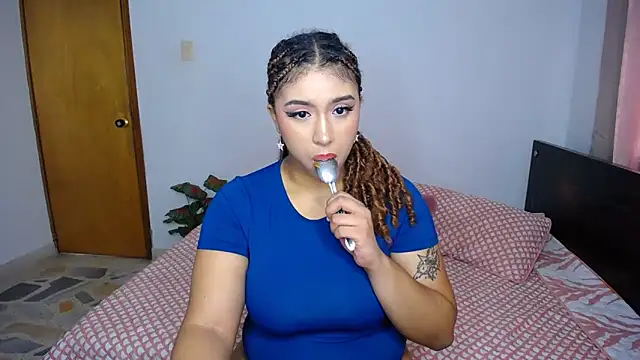 Snapshot of barbara_falcons chatting on 12.19.24 barbara falcons online show from 12.19.24