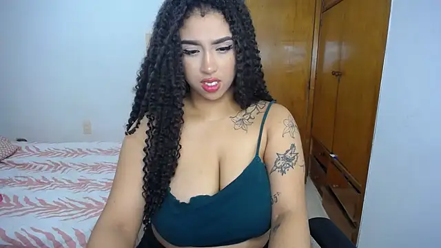 Snapshot of barbara_falcons chatting on 03.15.25 barbara falcons online show from 03.15.25