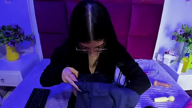 Snapshot of Katty_Queen chatting on 09.24.25 Katty Queen online show from 09.24.25