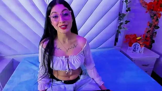 Snapshot of Katty_Queen chatting on 10.15.25 Katty Queen online show from 10.15.25