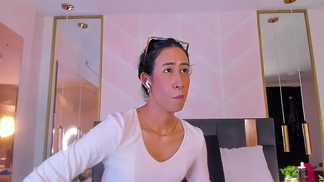 GabyPetit online show from 11.10.25