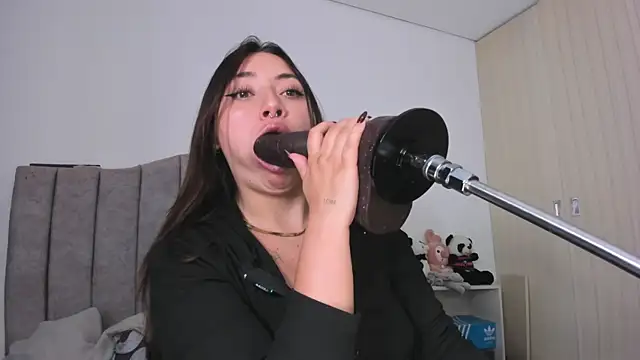 Mariana Castro9 online show from 07.03.26