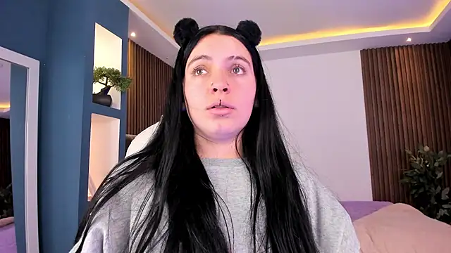 Lucy Smith2 online show from 01.21.25