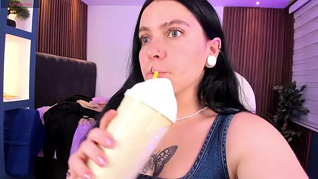 Lucy Smith2 online show from 01.25.25