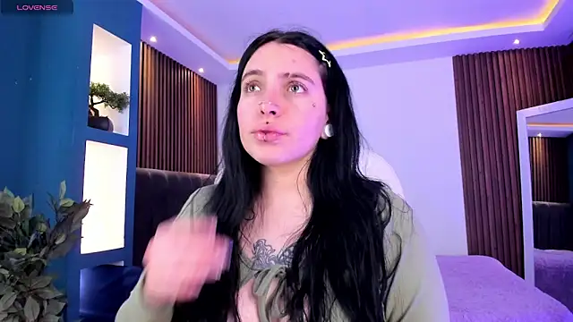 Lucy Smith2 online show from 02.14.25